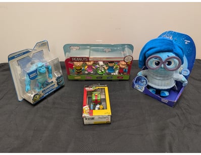 VINTAGE ANIMATED CHARACTER COLLECTIBLE FIGURES SET...