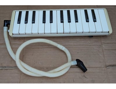 Gadgets, Music & Pastimes (A984) - Lot 311