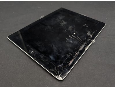 Apple iPad (Model A1396, 32GB) in heavily damaged ...