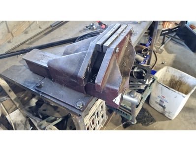 MOSTLY UNRESERVED 4x4 WORKSHOP BUSINESS CLOSURE... - Lot 129