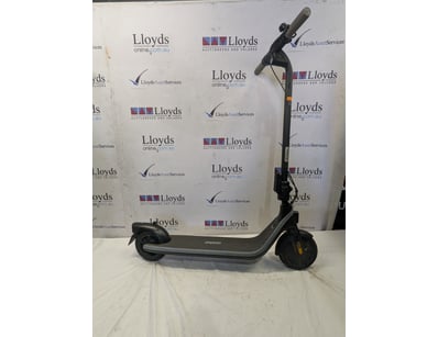 UNRESERVED Airport - Lost Property (A980) - Lot 411