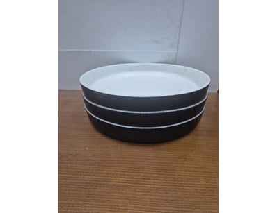 Lot of 3x large black bowls. 40cm 

Sold as lot
...