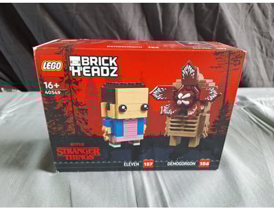 **UNRESERVED** LIFETIME COLLECTION OF LEGO PART... - Lot 185