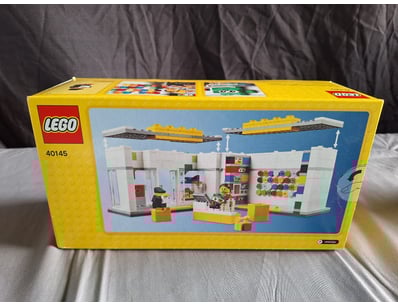 **UNRESERVED** LIFETIME COLLECTION OF LEGO PART... - Lot 192