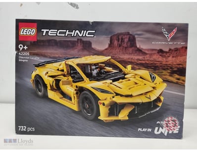 LEGO TECHNIC CHEVROLET CORVETTE STINGRAY SET 42205...