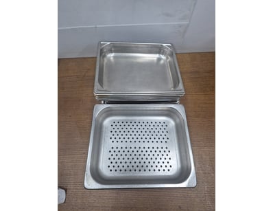 Mix of steel baking strays/steaming trays. 

Sold ...