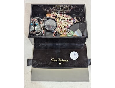 Curios & Collectables (A970) - Lot 7776