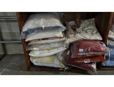 Collection of vintage style cushions Lot includes ...