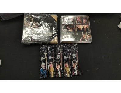 COLLECTION OF HARRY POTTER COLLECTORS ITEMS

Ite...