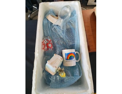 Collectible glassware and decorative items lot

