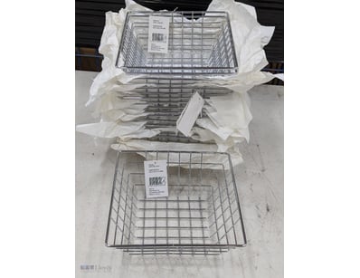 Square wire baskets, quantity: 17, measurements: 2...