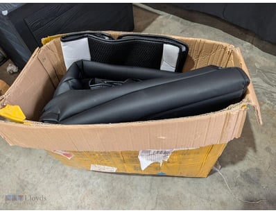 Car protection covers in black and white 

Note: M...