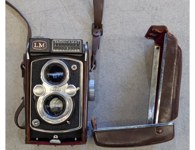 YASHICA-MAT LM TWIN LENS REFLEX CAMERA WITH ORIGIN...