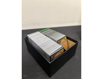 BULK LOT HOLDS A LARGE COLLECTION OF MAGIC: THE GA...