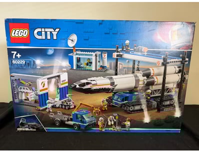 **UNRESERVED** LIFETIME COLLECTION OF LEGO PART... - Lot 721