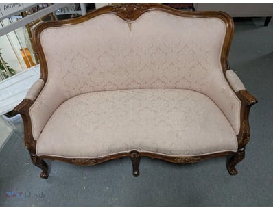 Elegant Victorian-style settee featuring ornately ...