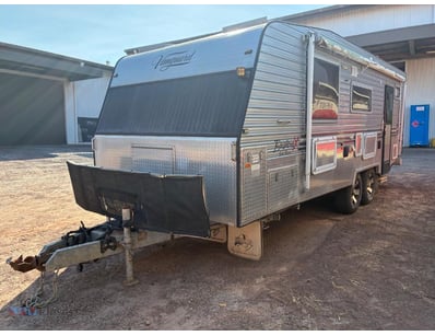 <b>2014 Vanguard Bushtrax Caravan - Grey/Silver/Bl...