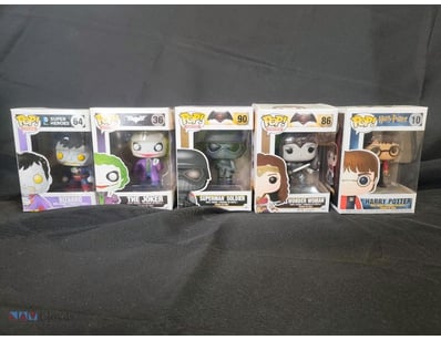 FUNKO POP VINYL FIGURE COLLECTION - DC COMICS, BAT...