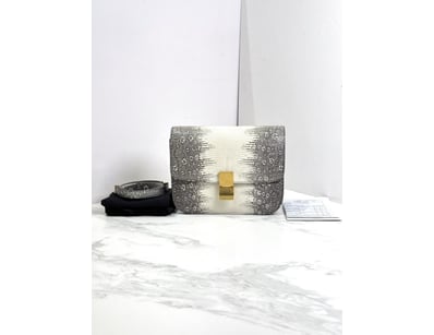 Designer Vault (A979) - Lot 5505