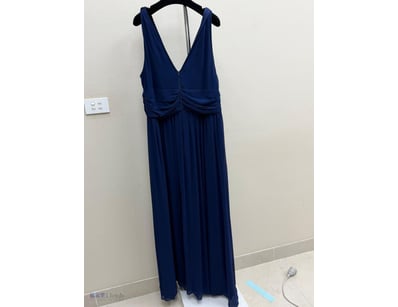 NAVY BLUE PLEATED EVENING GOWN WITH RUCHED BODICE
...