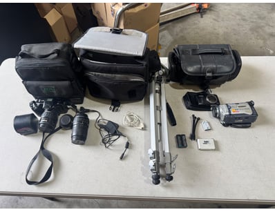 Gadgets, Music & Pastimes (A1000) - Lot 40