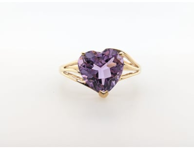 9CT YELLOW GOLD AMETHYST RING


583010+4


