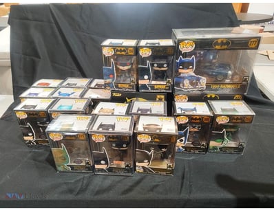 EXTENSIVE BATMAN FUNKO POP COLLECTION - MULTIPLE V...