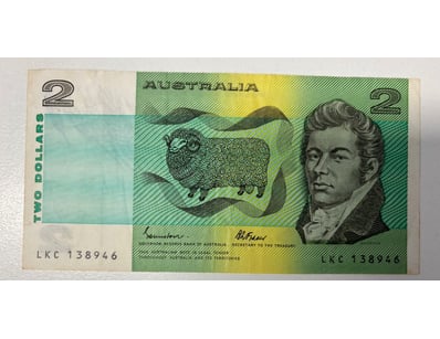 AUSTRALIAN TWO DOLLAR NOTE

(LKC) R89 (VF), CV:$...