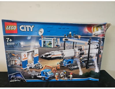 **UNRESERVED** LIFETIME COLLECTION OF LEGO PART... - Lot 739