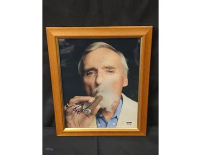 AUTOGRAPHED PHOTOGRAPH OF DENNIS HOPPER.

Item Siz...