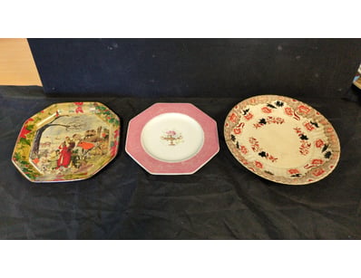 TRIO OF DECORATIVE PORCELAIN PLATES - CHINOISERIE ...