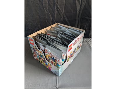 **UNRESERVED** LIFETIME COLLECTION OF LEGO PART... - Lot 212