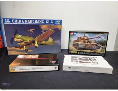 LOT OF 4 SCALE MODEL KITS - AIRCRAFT AND MILITARY ...