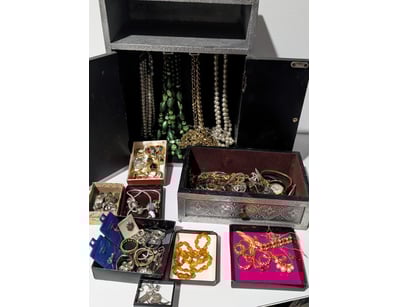 The Curio Collection (A991) - Lot 648