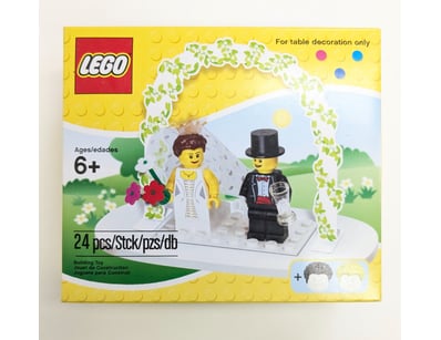LEGO Wedding Cake Table Decoration Set - A charmin...