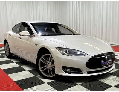 <b>2015 Tesla Model S 60 kWh - Pearl White - 60,76...