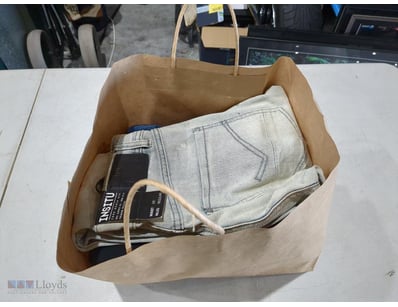 Bag of assorted jeans. Qty to bag.

Sold As Lot....