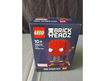 **UNRESERVED** LIFETIME COLLECTION OF LEGO PART... - Lot 428