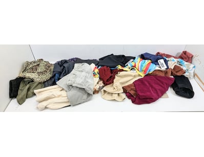 Entire Vintage Clothing Store Liquidation (ON11... - Lot 211