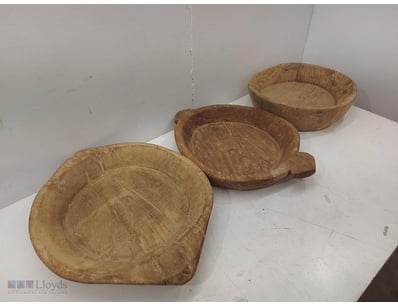 Collection of 3 hand-carved wooden bowls in varyin...