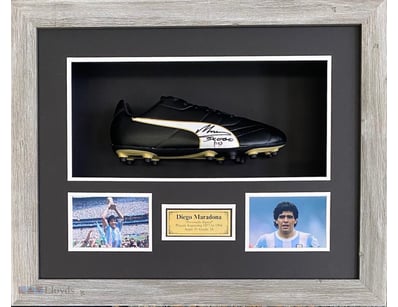 DIEGO MARADONA PERSONALLY SIGNED BOOT 

Box Framed...