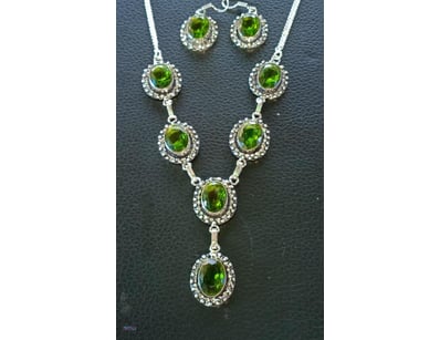 925 SILVER ETHNIC STYLE PERIDOT NECKLACE AND EARRI...