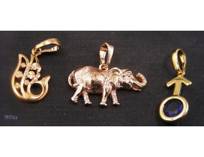 GOLD COLOUR PENDANTS       

 


 

 

Condition: ...