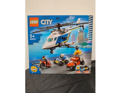 **UNRESERVED** LIFETIME COLLECTION OF LEGO PART... - Lot 860