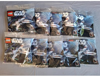 **UNRESERVED** LIFETIME COLLECTION OF LEGO PART... - Lot 386
