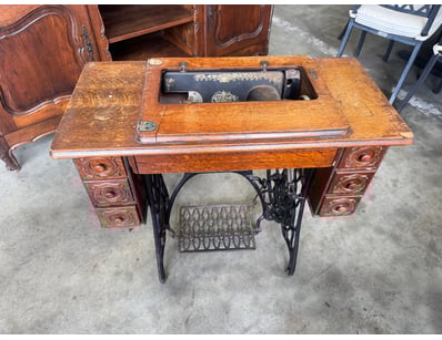 Gadgets, Music & Pastimes (A999) - Lot 15