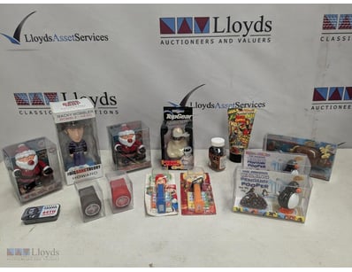 COLLECTIBLE NOVELTY ITEMS AND MEMORABILIA LOT

Div...