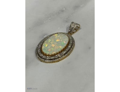 14CT YELLOW & WHITE GOLD, 27CT LIGHT OPAL & 3.68CT...