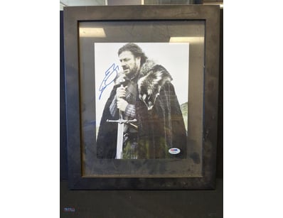 AUTOGRAPHED PHOTOGRAPH OF SEAN BEAN.

Item Size: H...