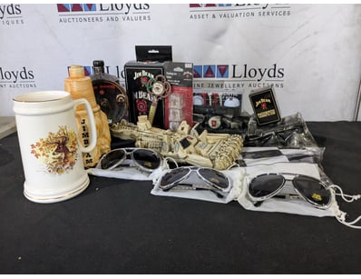 COMPREHENSIVE JIM BEAM COLLECTIBLES LOT - SUNGLASS...